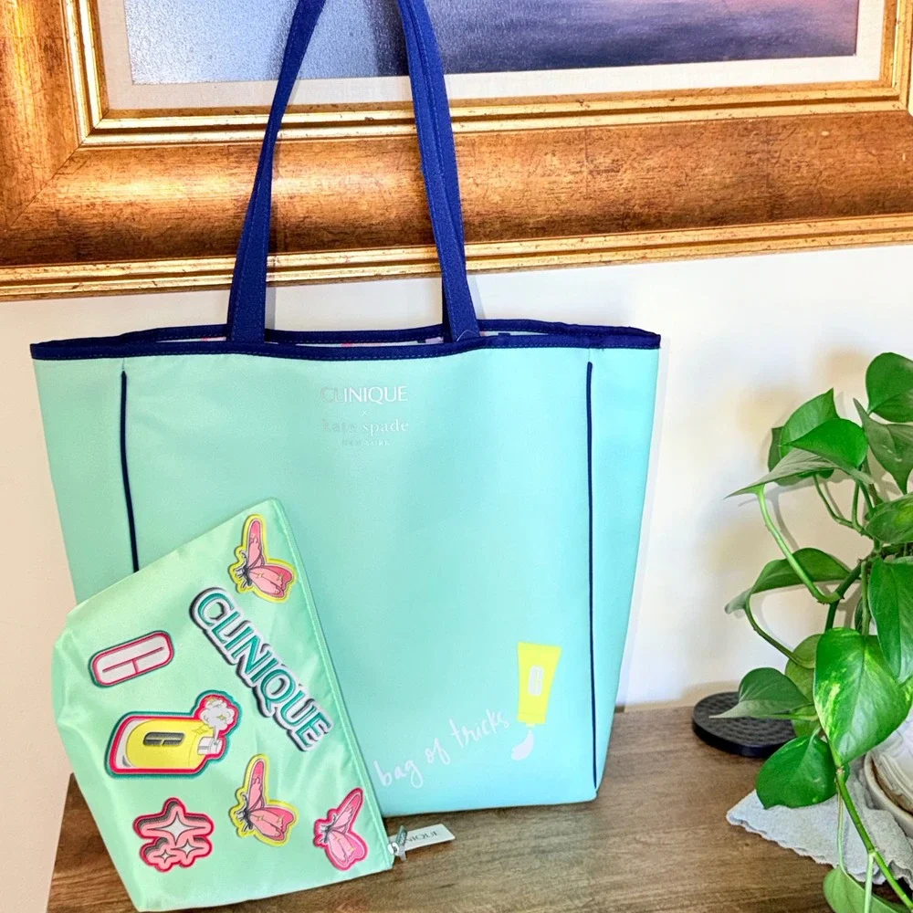 Clinique Mint Green Tote Bag with Navy Trim and Matching Pouch